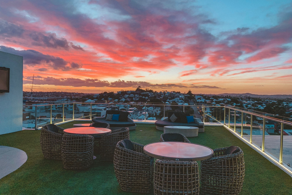 Why Artificial Grass on Your Rooftop or Deck Makes a Stunning Statement ...